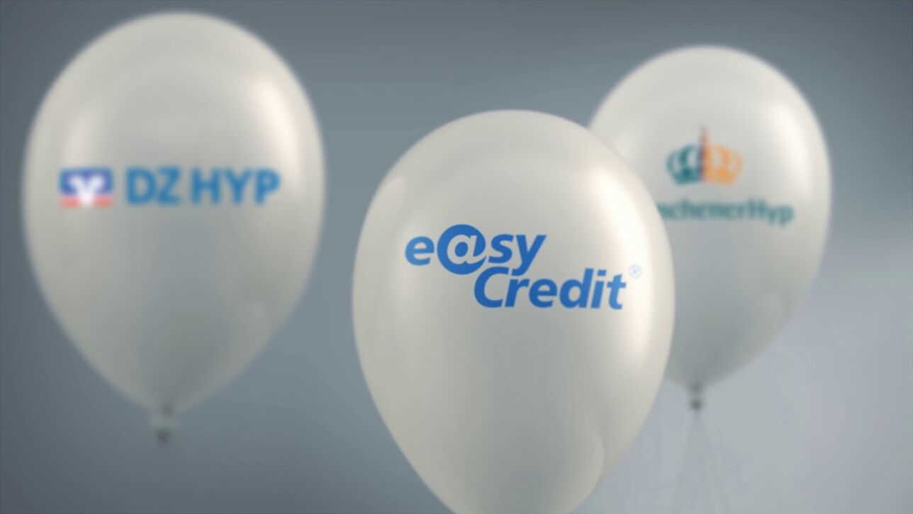 Drei graue Luftballons. Einer mit DZ HYP Logo, einer mit EasyCredit Logo und einer mit MünchenerHyp Logo.