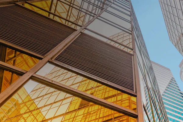 Ausschnitt Titelbild Halbjahresfinanzbericht 2025 Ausschnitt Titelbild Halbjahresfinanzbericht 2025