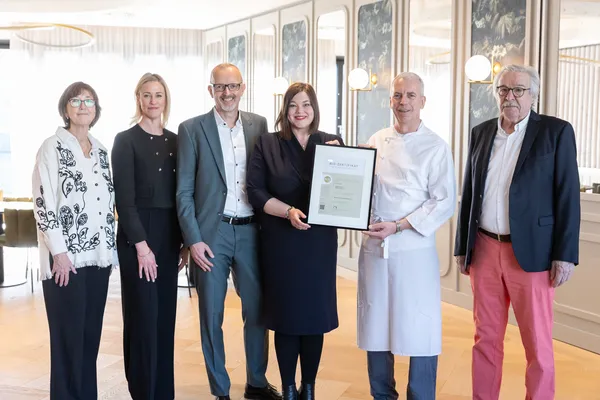 Gruppenbild Bio-Gold-Zertifizierung DZ HYP Betriebsrestaurant