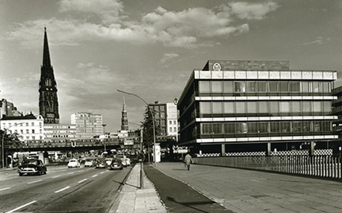 Neues Hamburger Firmengebäude der DZ HYP in den 60er Jahren Historisches Foto der neuen Hamburger Firmengebäudes in den 60er Jahren