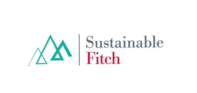 Das Logo von Sustainable Fitch in unterschiedlicher Farbdarstellung