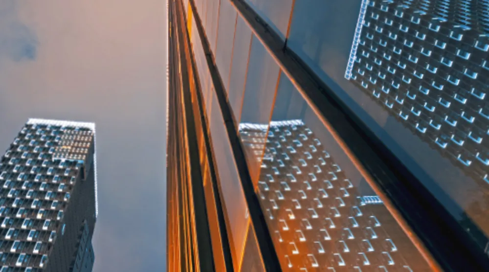 Ausschnitt Titelbild Geschäftsbericht 2023 Gläserne Hochhäuser, die sich ineinander spiegeln