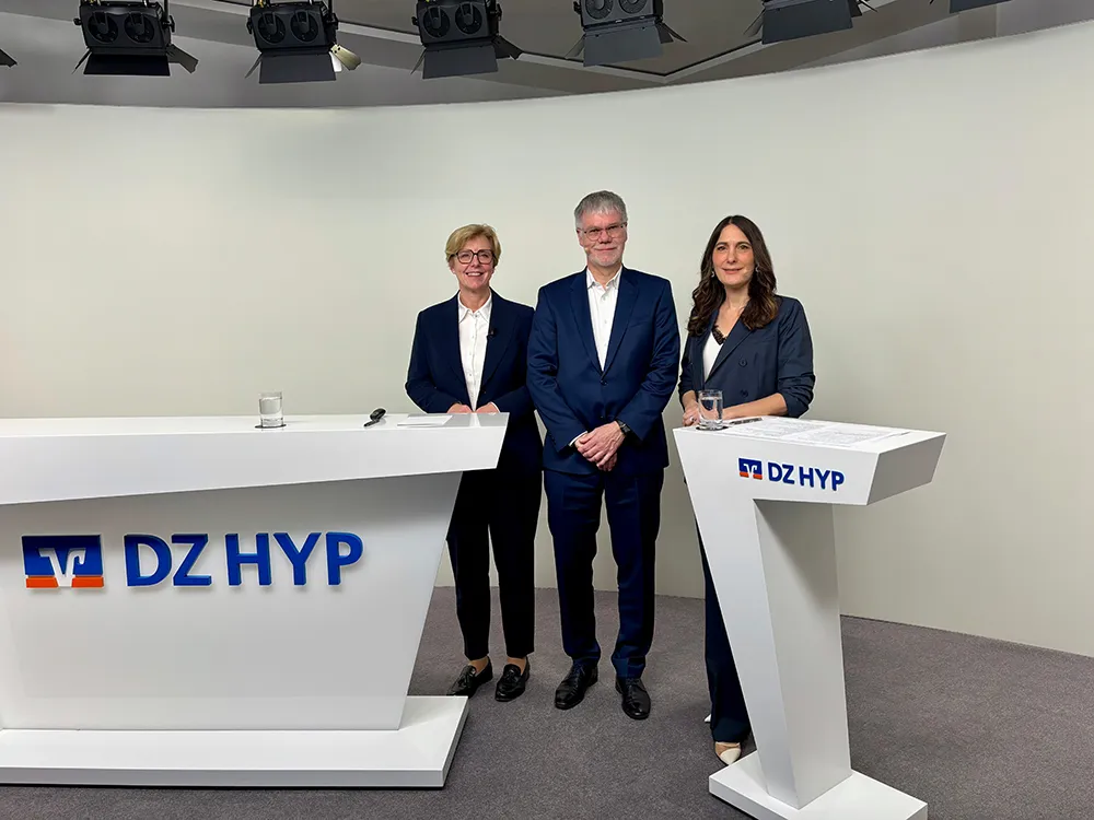 Sabine Barthauer, Dr. Jan Holthusen und Anja Kohl im DZ HYP-Studio